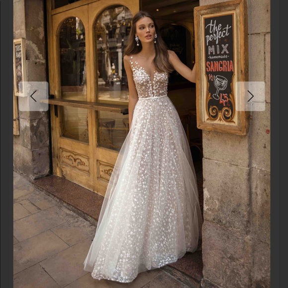 Berta MUSE Barcelona Bridal Gown - Demi - Picture 2 of 8